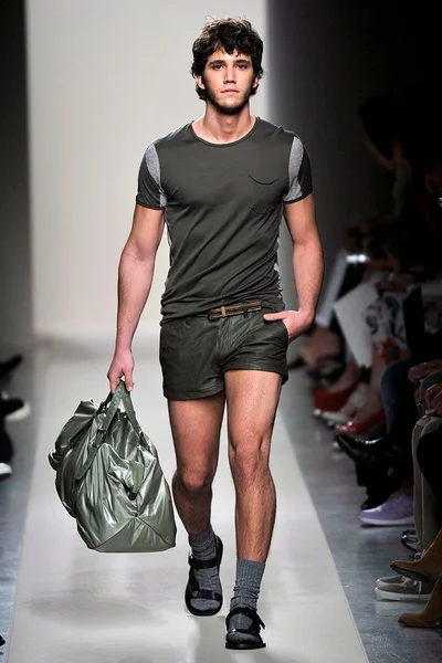 Look 25